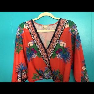 Cute floral shirt. Great for lunch dates!